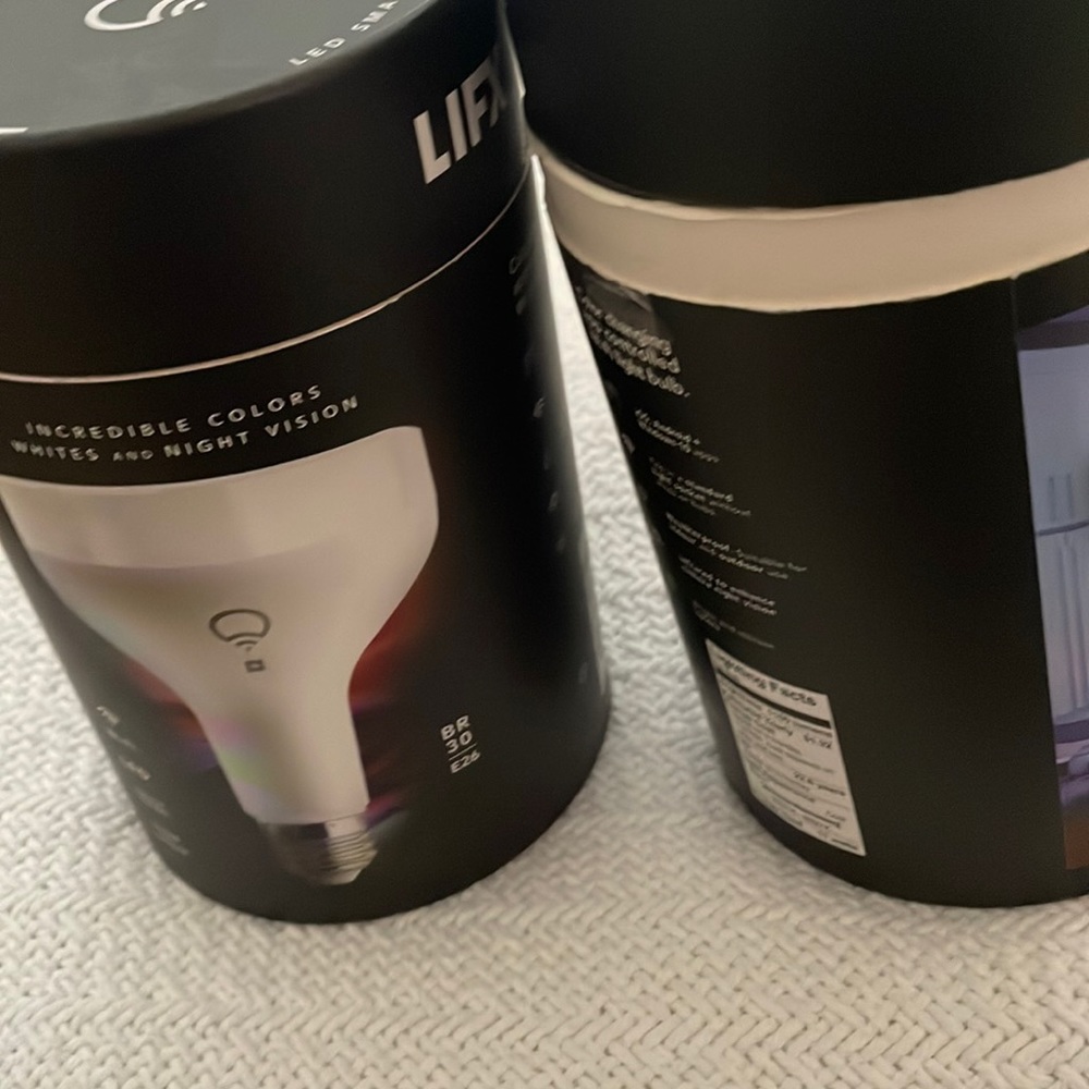 2 LIFX light bulbs
